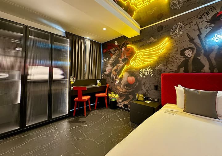 So City Hotel