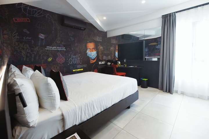 So City Hotel