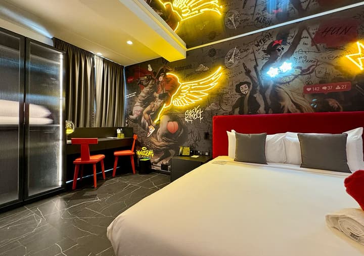 So City Hotel