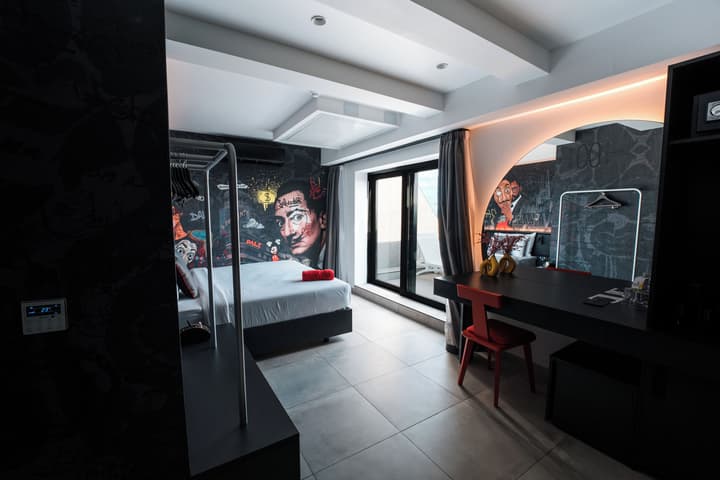So City Hotel