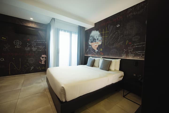 So City Hotel