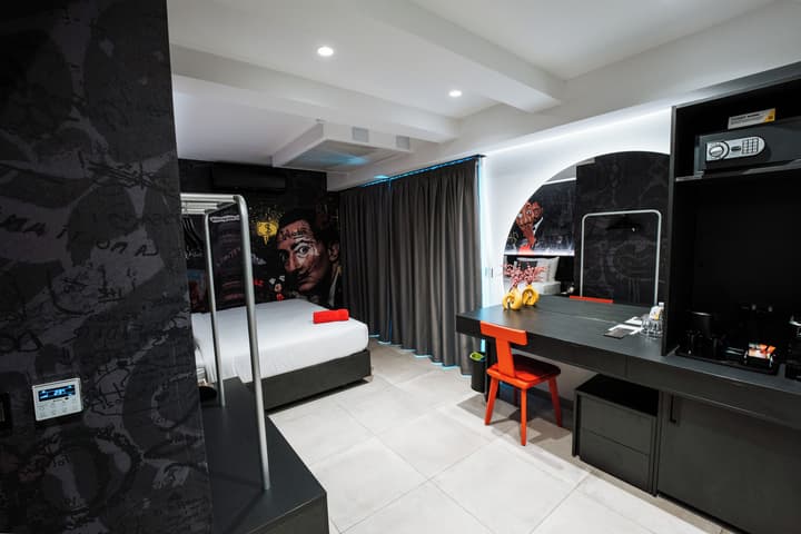 So City Hotel