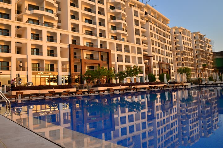 PORTO & ALMIRA BEACH