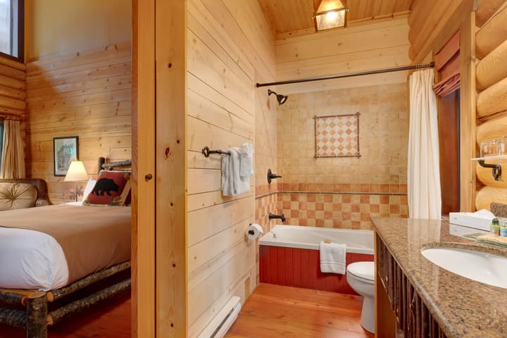 CATHEDRAL MOUNTAIN LODGE