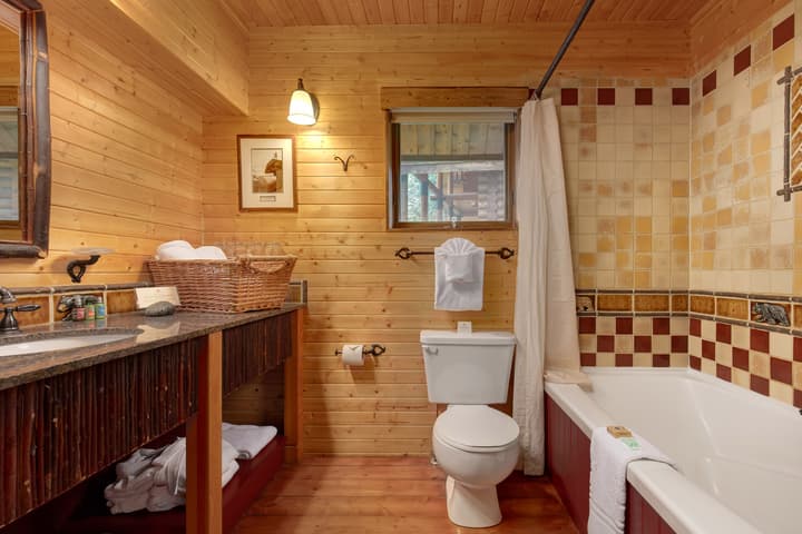CATHEDRAL MOUNTAIN LODGE