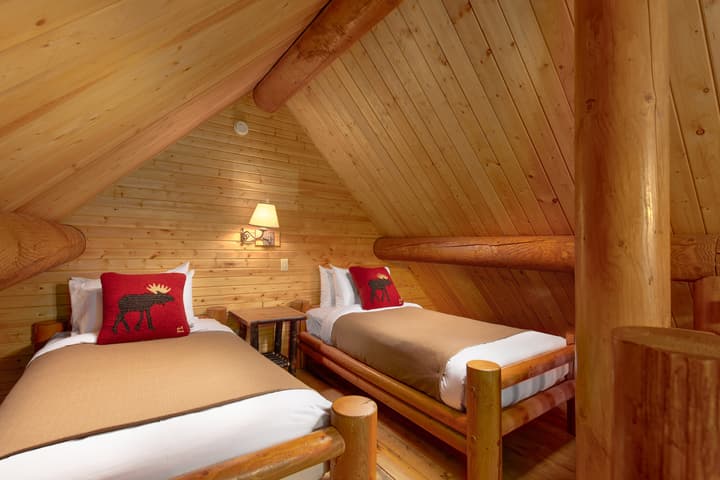 CATHEDRAL MOUNTAIN LODGE