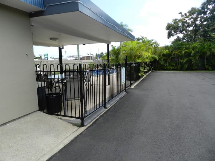 Golden Palms Motor Inn