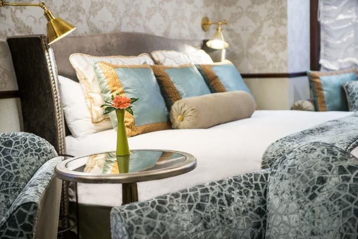 Abigail's Hotel