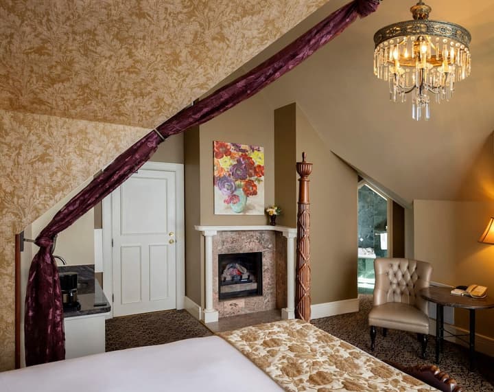 Abigail's Hotel