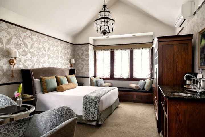 Abigail's Hotel
