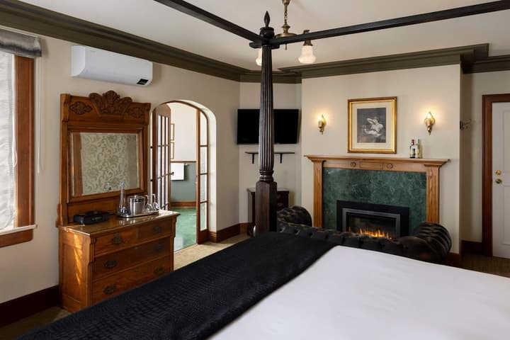 Abigail's Hotel
