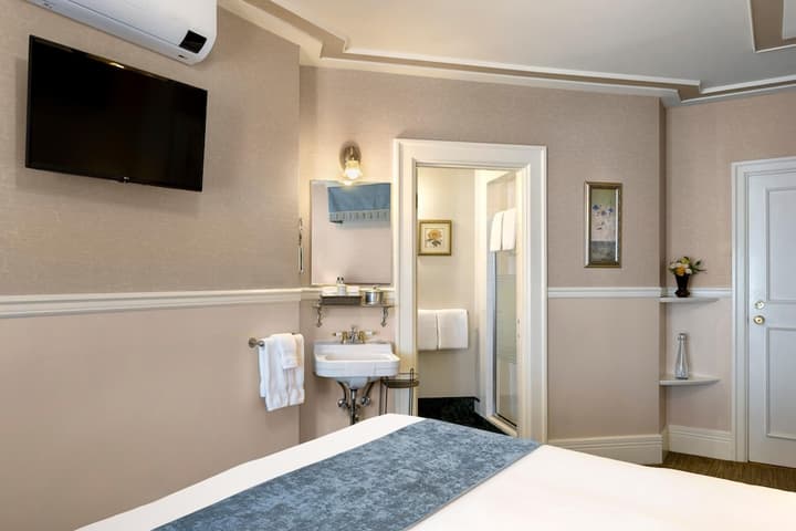 Abigail's Hotel