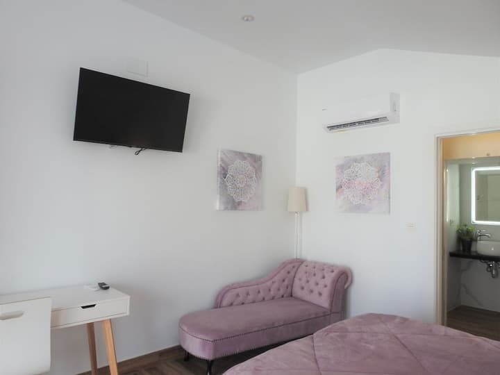 Sandra Rooms