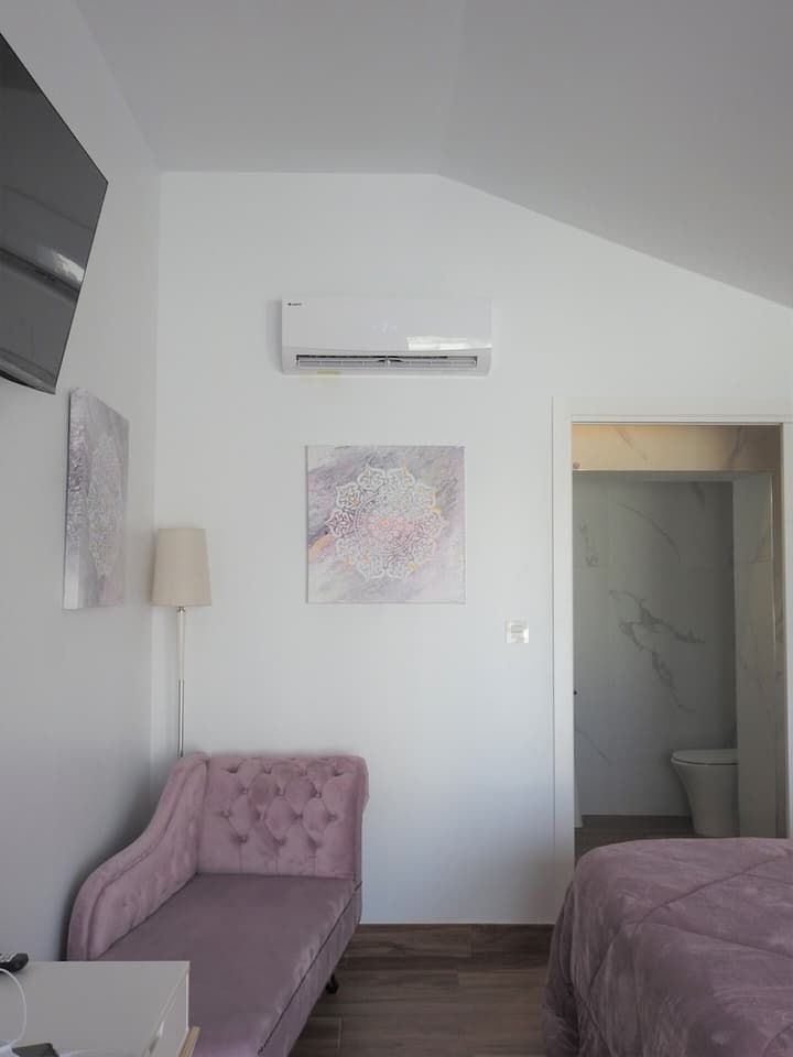 Sandra Rooms