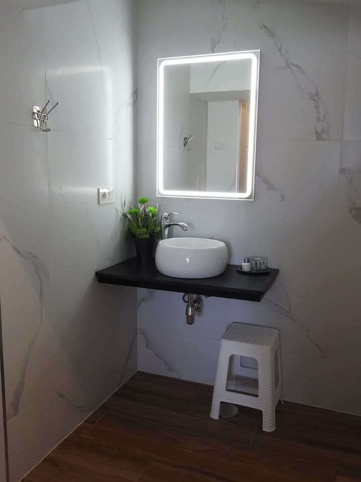 Sandra Rooms