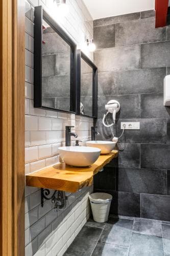 Four Rooms Hostel