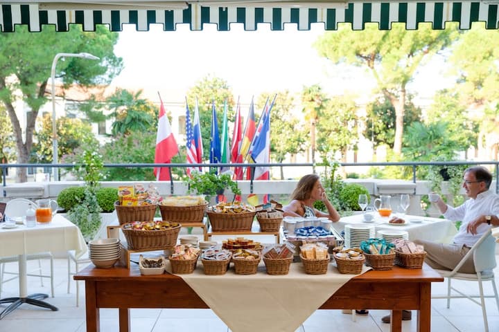 Ambassador Palace Hotel