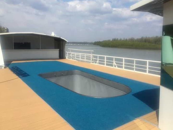 Compass River City Hotel
