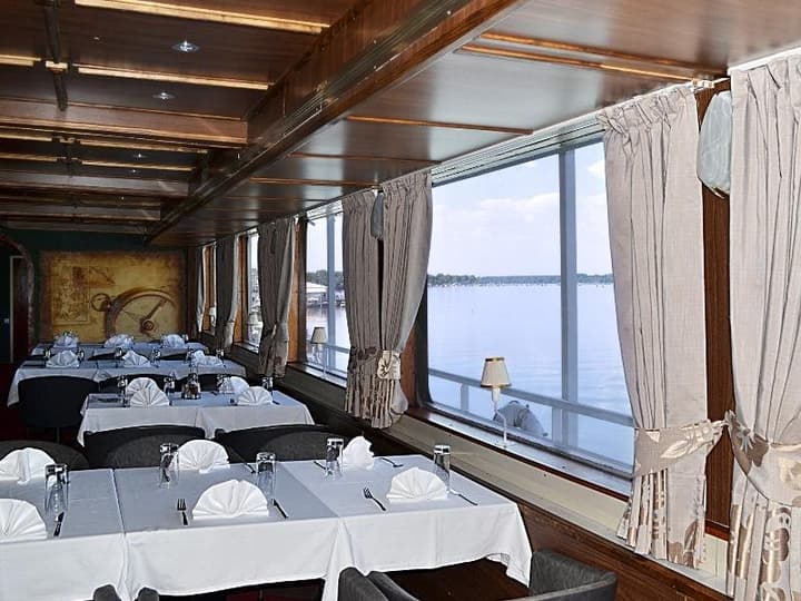 Compass River City Hotel