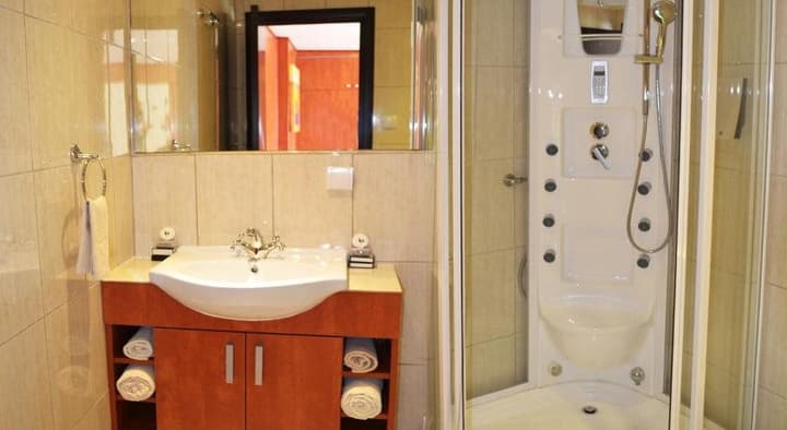 Compass River City Hotel