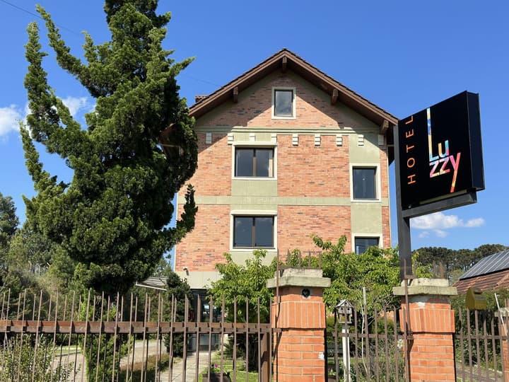 Luzzy Hotel