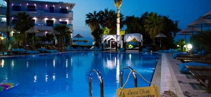 AREA BLUE BEACH APARTMENTS