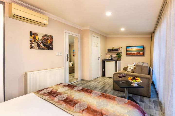 THE LEGEND PLATINE SUITE