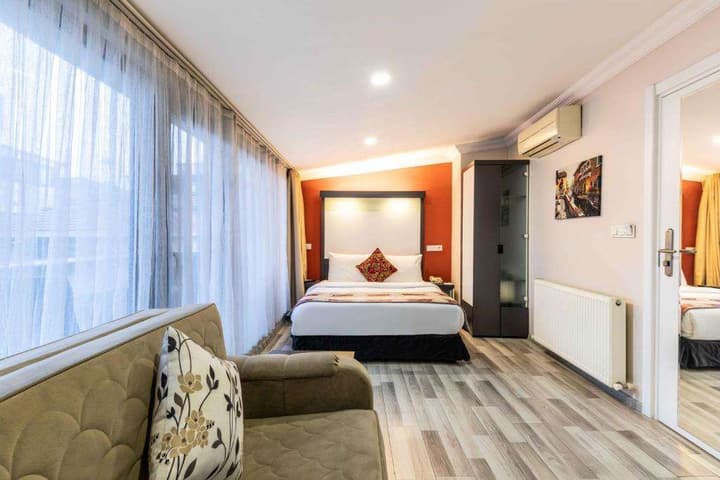 THE LEGEND PLATINE SUITE