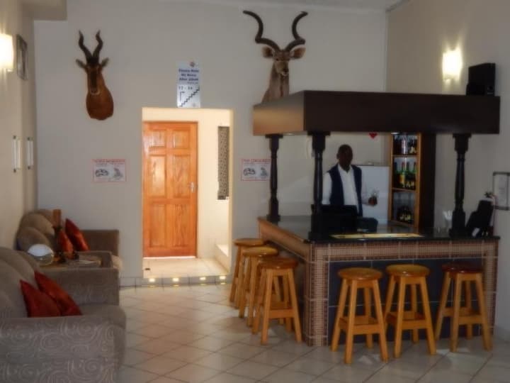 ELEPHANT LAKE INN