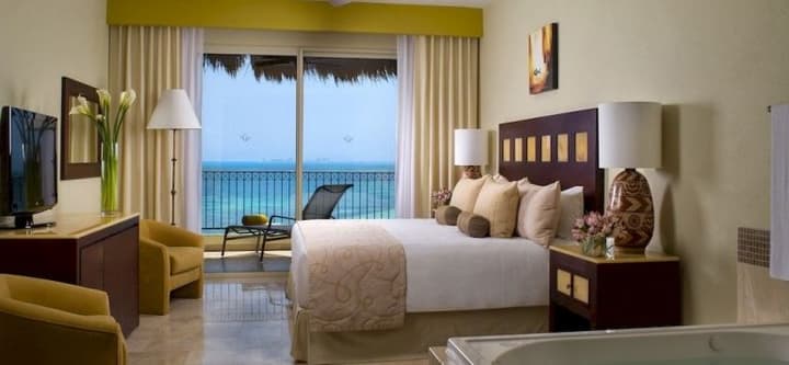 VILLA DEL PALMAR LUXURY RESIDENCES