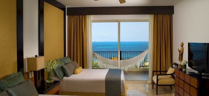 VILLA DEL PALMAR LUXURY RESIDENCES