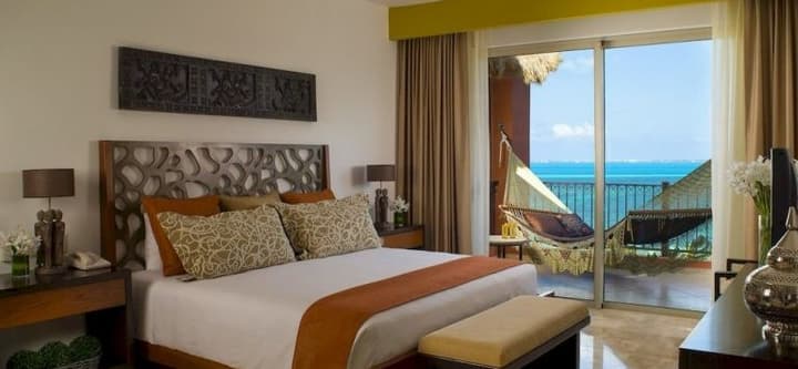 VILLA DEL PALMAR LUXURY RESIDENCES
