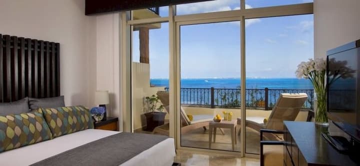 VILLA DEL PALMAR LUXURY RESIDENCES