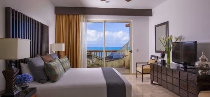 VILLA DEL PALMAR LUXURY RESIDENCES