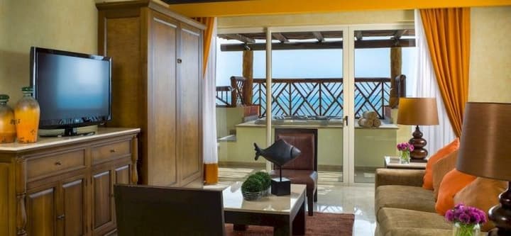 VILLA DEL PALMAR LUXURY RESIDENCES