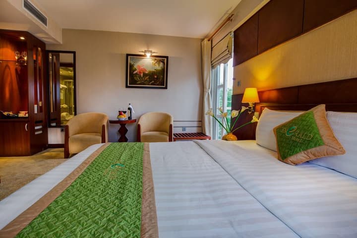EMERALD HOTEL HANOI