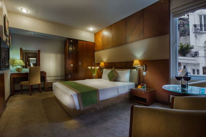EMERALD HOTEL HANOI