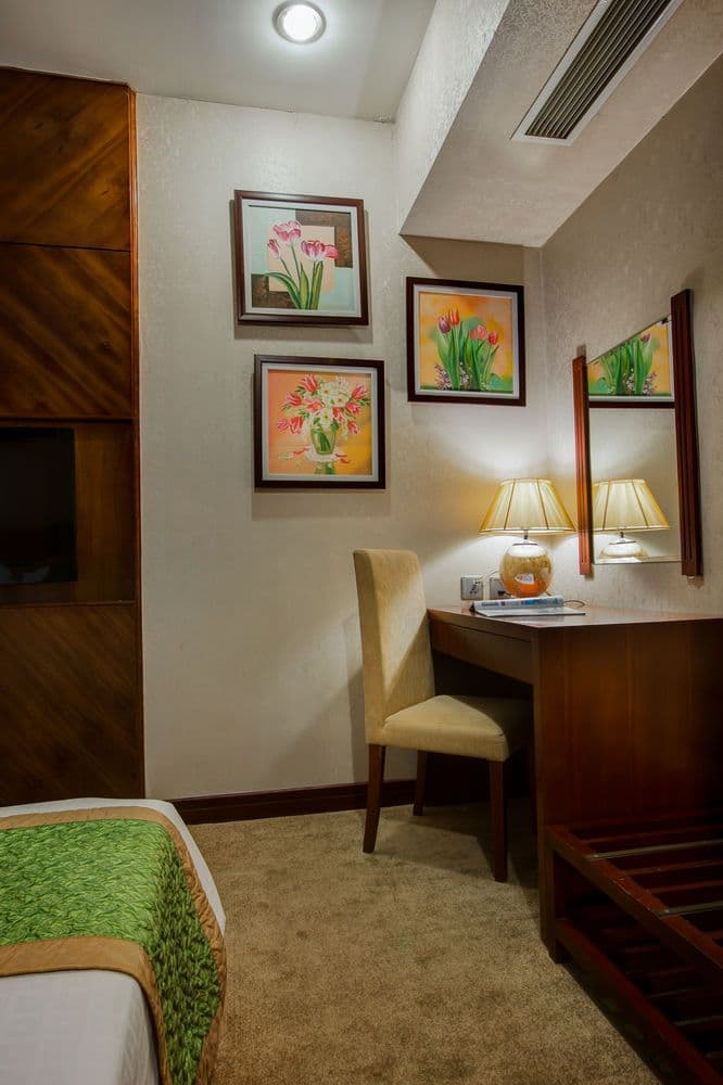 EMERALD HOTEL HANOI