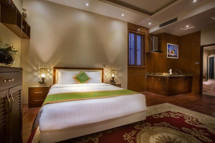 EMERALD HOTEL HANOI