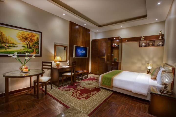 EMERALD HOTEL HANOI