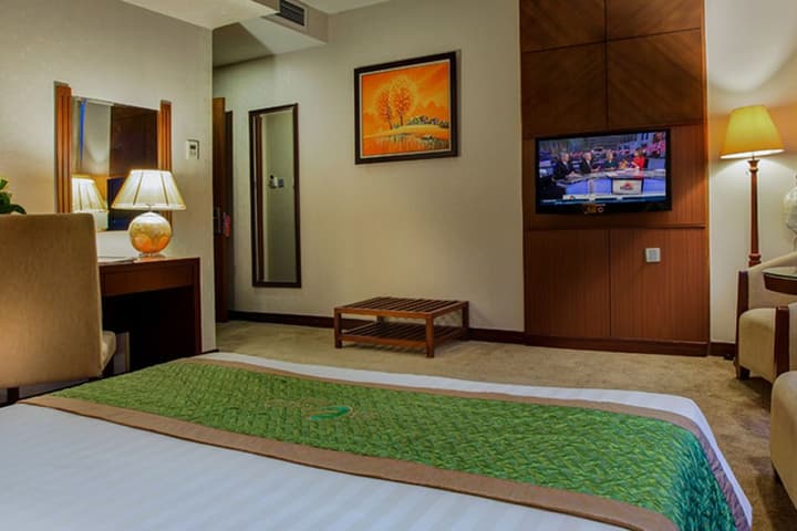 EMERALD HOTEL HANOI
