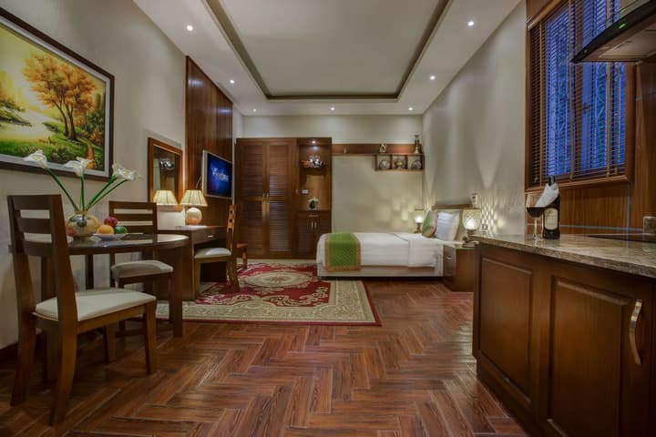 EMERALD HOTEL HANOI
