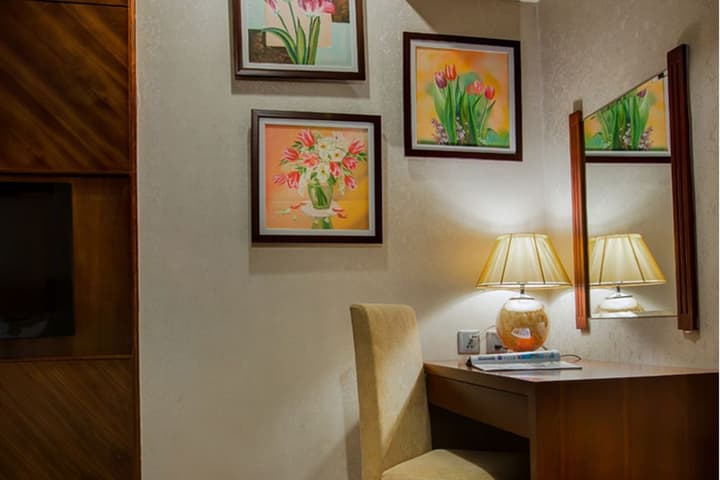 EMERALD HOTEL HANOI