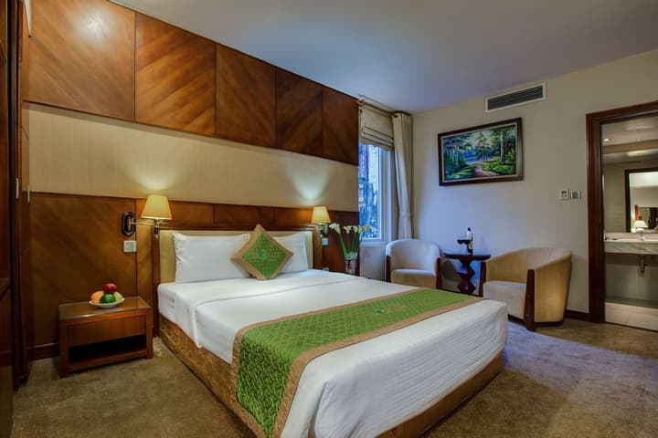 EMERALD HOTEL HANOI