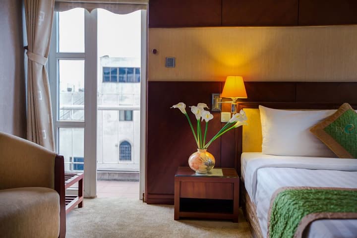 EMERALD HOTEL HANOI