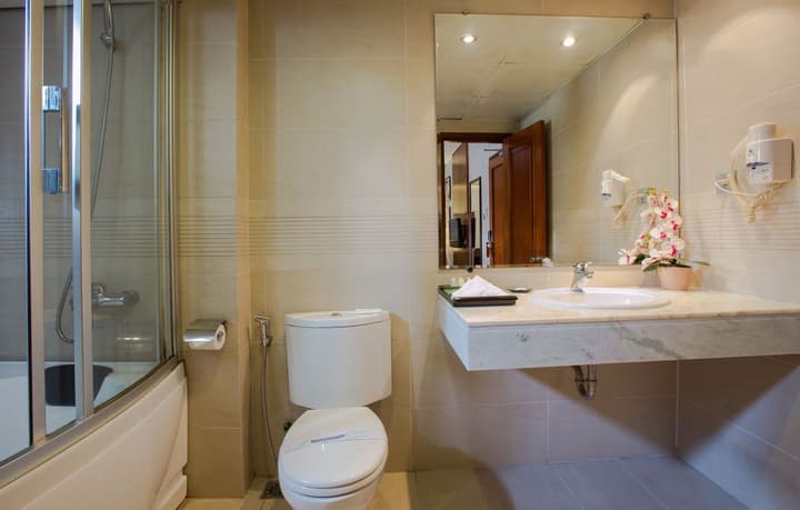 EMERALD HOTEL HANOI