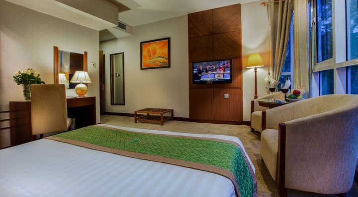 EMERALD HOTEL HANOI