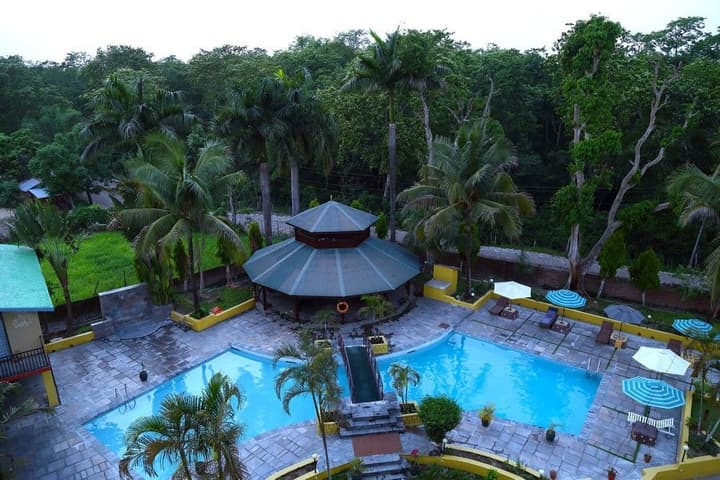 SAFARI ADVENTURE LODGE