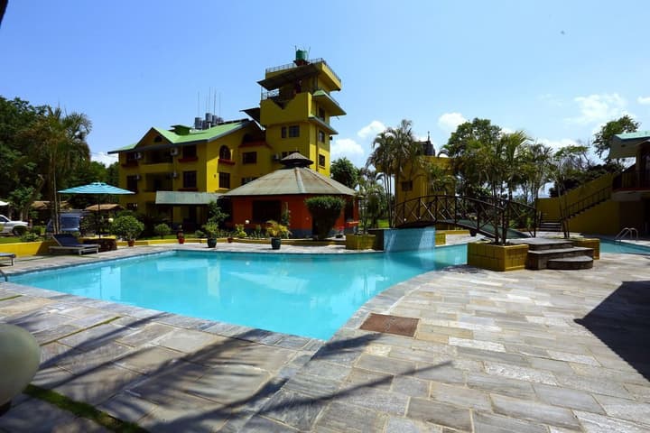 SAFARI ADVENTURE LODGE