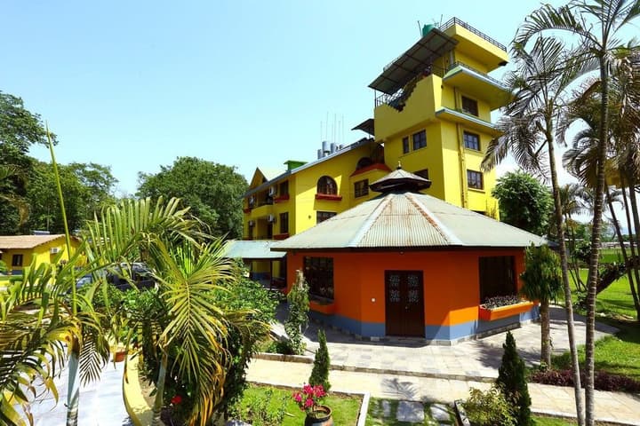SAFARI ADVENTURE LODGE